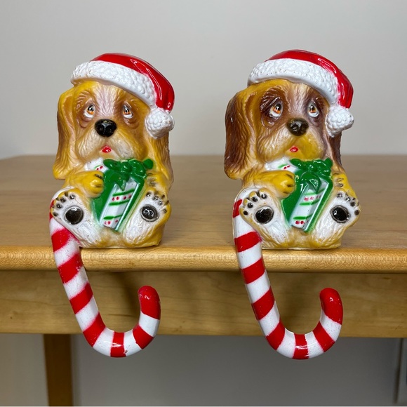 Vintage Christmas Dogs Plastic Mantle Stocking Holder Set Of 2 Candy Cane - Picture 1 of 16